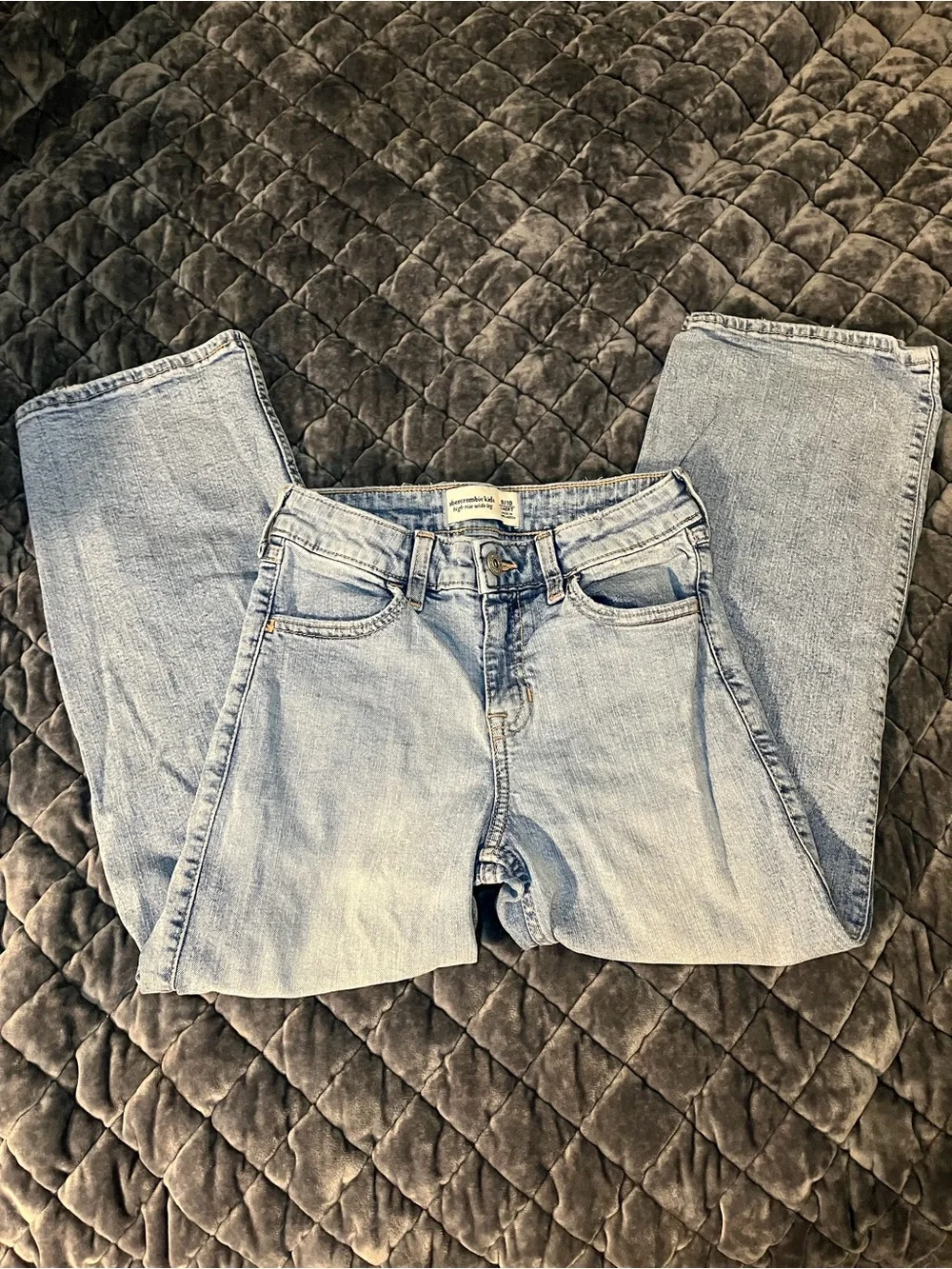 EUC abercrombie kids high-rise wide-leg jeans in classic light denim wash 9/10S